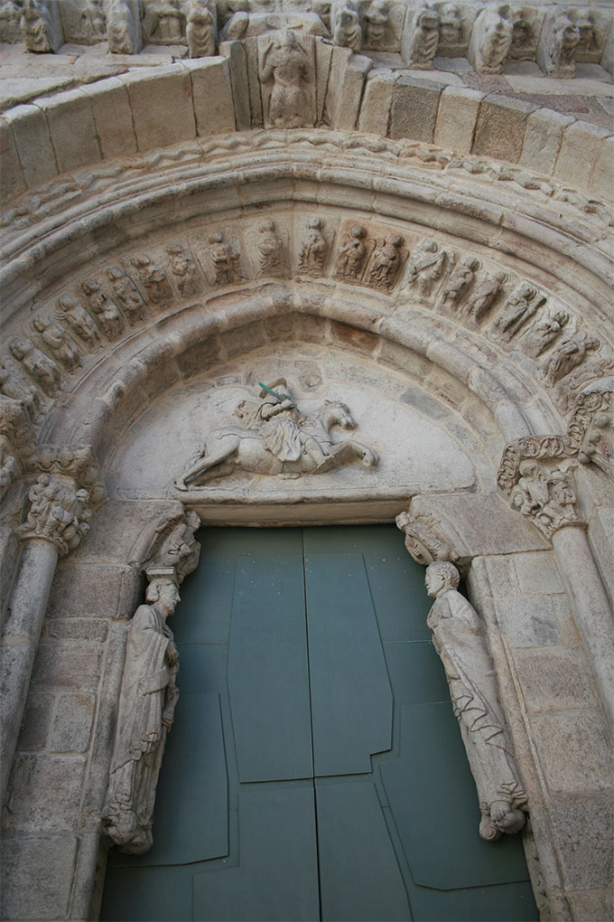 Iglesia-de-Santa-María-y-Santiago